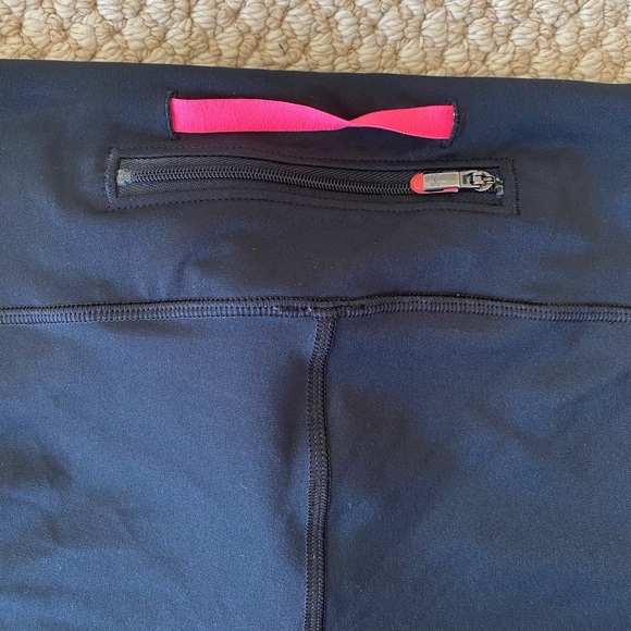 Under Armour Breast Cancer Awareness Leggings - Picture 6 of 6